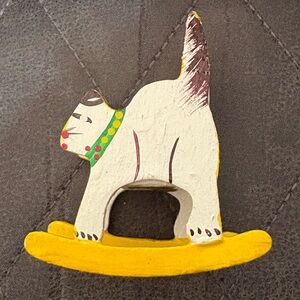 vintage cat-shaped dollhouse miniature child's rocking chair‎ yellow white